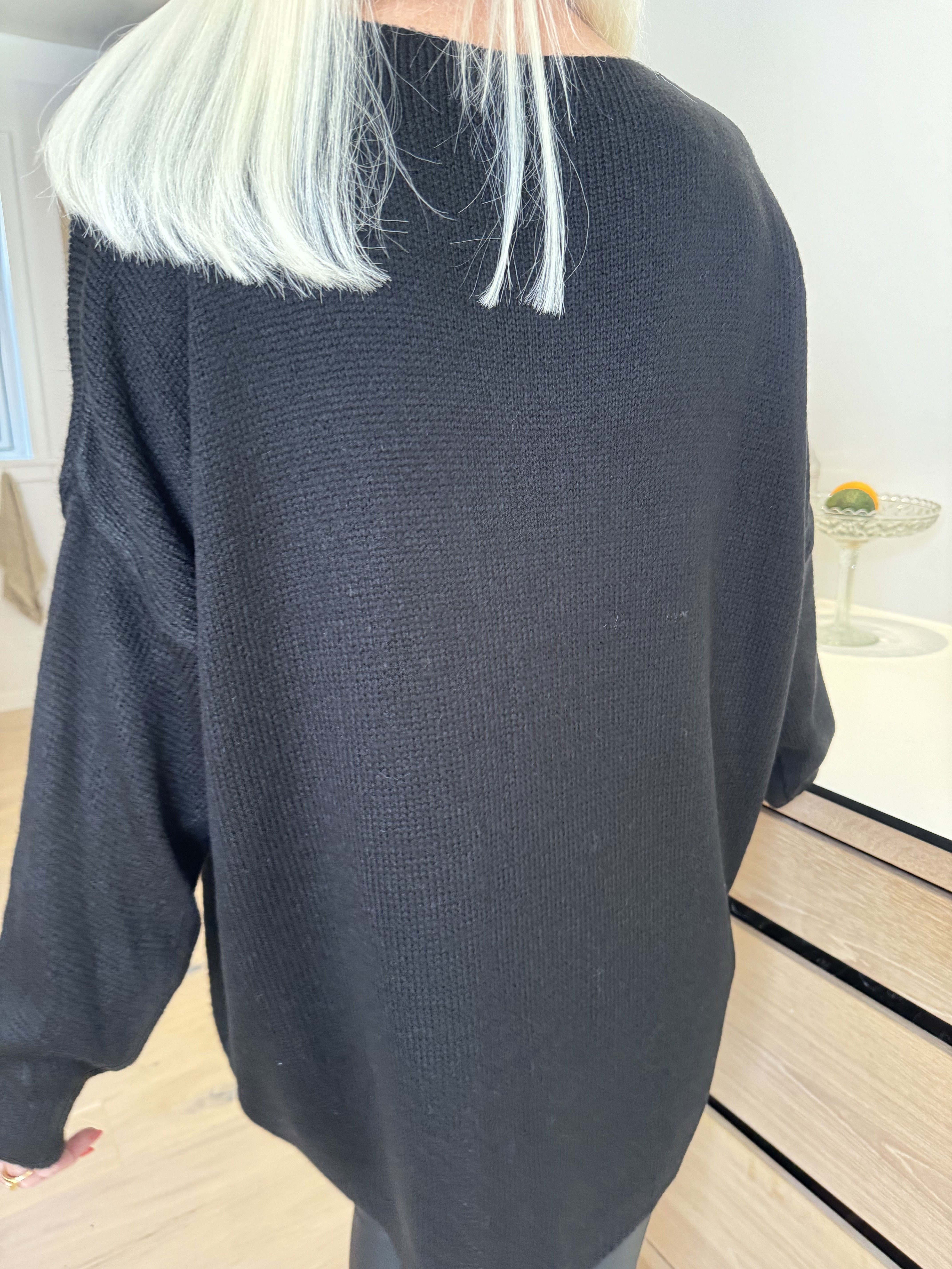 Delores - Stickad blus med blommotiv och pärlor